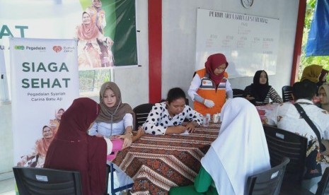 Rumah Zakat dan Pegadaian Syariah Carina Batu Aji mengadakan layanan pemeriksaan kesehatan gratis. 