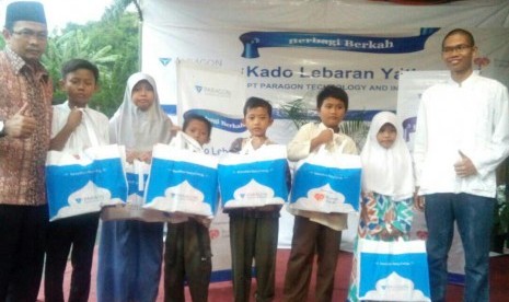 Rumah Zakat dan PT Paragon salurkan 460 paket BBP dan 160 paket KLY