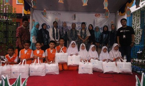 Rumah Zakat dan PT Paragon & Technologi Innovation merilis Sekolah Dasar untuk anak-anak kurang mampu dan dhuafa bernama 'SD Juara Paragon Cimahi'. 