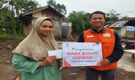 Rumah Zakat dan Rohis Artajasa melakukan penyaluran dana banjir di daerah Tanah Datar, tepatnya di Parambahan dan Jao, Kabupaten Tanah Datar, Sumatera Barat.