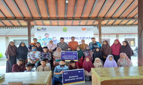 Rumah Zakat dengan program pemberdayaan dibidang pendidikan berupa Rumah Literasi dan bantuan pendidikan anak yatim dhuafa usia sekolah. Kemudian, juga program pemberdayaan ekonomi berupa ternak lele dan bebek serta pembuatan emping melinjo.