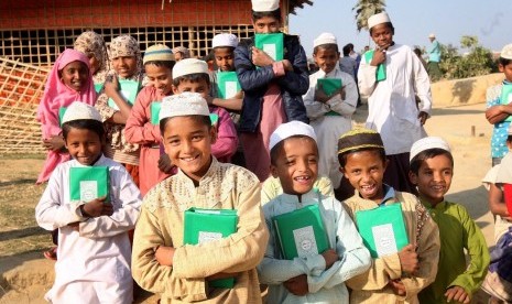   Rumah Zakat Distribusikan Alquran untuk Pengungsi Rohingya