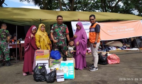 Rumah Zakat distribusikan bantuan kemanusian di Posko Rindam XVII Cenderawasih, Kota Sentani.