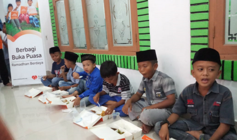 Rumah Zakat donasikan 250 paket BBP ke warga Cilegon.