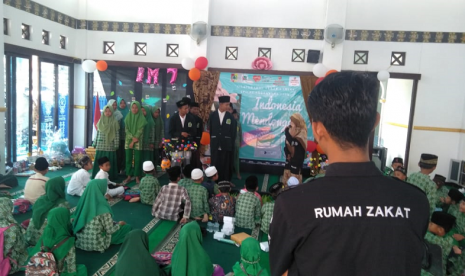 Rumah Zakat dukung Indonesia Mendongeng 7 di Desa Berdaya Suci, Jember.