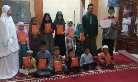 Rumah Zakat hadir dalam rangka menyalurkan program Syiar Quran Ramadhan yang merupakan bagian dari Kebahagiaan Ramadhan.