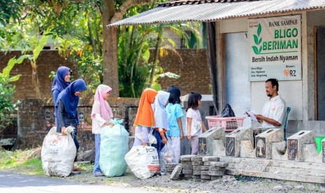 Rumah Zakat Inisiasi Bank Sampah untuk Desa Wisata Bligo