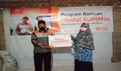 Rumah Zakat kembali memberikan Bantuan Modal BUMMas kepada para anggota KoperasiSejahtera di Desa Berdaya Triwidadi, Kabupaten Bantul pada Senin (21/12) lalu. Bantuan modal diberikan oleh Rumah Zakat melalui Fasilitator desa berdaya Triwidadi dan diterima oleh5 anggota Koperasi Sejarah di bulan Desember 2021 itu.