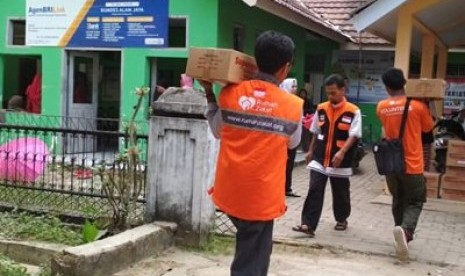 Rumah Zakat kembali menurunkan beberapa Relawan untuk mendistribusikan Superqurban di wilayah terpencil Pandeglang, Banten. 