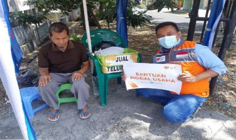 Rumah Zakat kembali menyalurkan modal usaha kepada pelaku usaha tuna Netra, Selasa (24/8). Program Bantuan Usaha untuk Tuna Netra ini adalah sinergi Rumah Zakat dan KitaBisa.com.