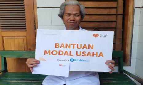 Rumah Zakat kembali menyalurkan modal usaha kepada pelaku usaha tunanetra.