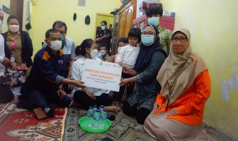 Rumah Zakat, Kementerian Pemberdayaan Perempuan dan Perlindungan Anak (PPPA) Republik Indonesia, beserta Forum Zakat (FoZ) berkolaborasi dalam upaya membantu para yatim akibat Covid-19. Hal tersebut ditandai dengan pelaksanaan kunjungan bersama Menteri PPPA I Gusti Ayu Bintang Darmawati, yang biasa disapa Menteri Bintang, FoZ, dan Rumah Zakat ke lokasi anak-anak yatim yang ayahnya meninggal dunia akibat terpapar virus Covid-19 belum lama ini, Senin (30/8).