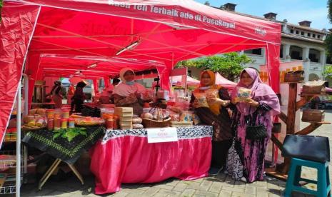 Rumah Zakat kenalkan prodik binaan dengan ikut bazar kuliner.