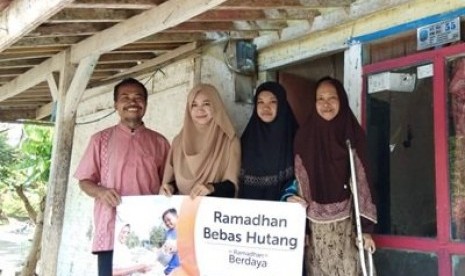  Rumah Zakat Lunasi Hutang Keluarga Karsino