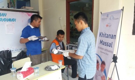  Rumah Zakat Makassar bersama ZIS Rohis Lintasarta membuka pendaftaran khitan gratis untuk anak-anak  yatim dan dhuafa. 