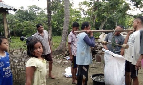 Rumah Zakat melakukan pemberdayaan peternak lele di Pemalang. 