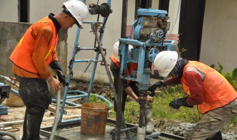 Rumah Zakat melakukan pengeboran air bersih di Pondok Tahfidz Laskar Syad di Desa Wajok Hilir, Kabupaten Mempawah, Kalimantan Barat. 