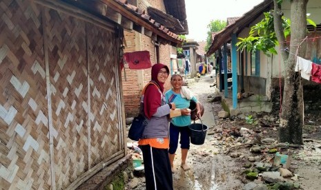 Rumah Zakat melalui Fasilitator Desa Berdaya menyalurkan kornet Superqurban di Sindangjaya.