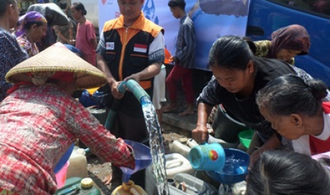 Rumah Zakat memasok air bersih untuk Desa Slangit, Cirebon