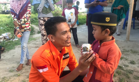 Rumah Zakat membagikan Superqurban.