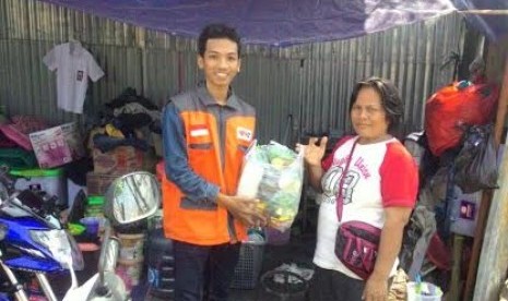 Rumah Zakat membantu kebutuhan gizi korban kebakaran Simprug.