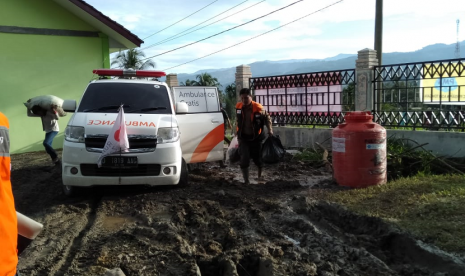 Rumah Zakat membantu korban banjir di Aceh Tenggara.