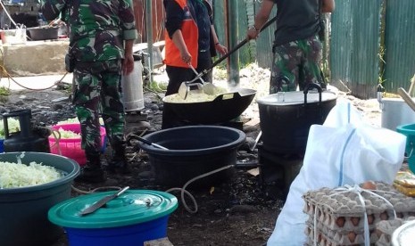 Rumah Zakat membantu pengungsi Wamena di Sentani. 