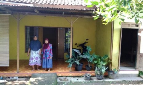 Rumah Zakat membantu Suparmi, pengrajin batik di Kediri.