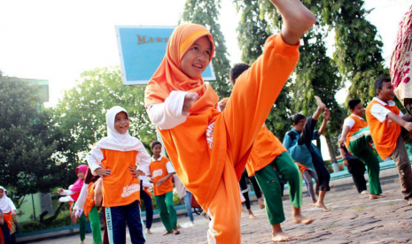 Rumah Zakat membekali Anak Juara kemahiran pencak silat.