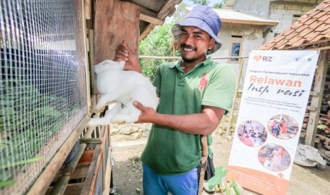 Rumah Zakat memberdayakan peternak kelinci di Cilacap.