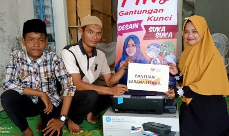 Rumah Zakat memberikan bantuan printer.