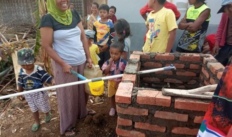  Rumah Zakat memberikan bantuan sarana air bersih di desa tertinggal, Rabu (25/9).