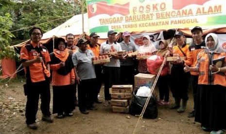 Rumah Zakat memberikan bantuan untuk korban tanah bergerak di Trenggalek.