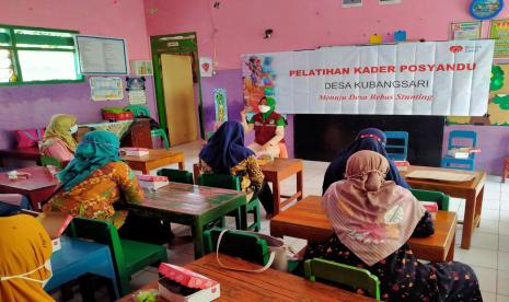 Rumah Zakat memberikan pembinaan rutin untuk kader Posyandu desa Kubangsari pada Selasa (16/11) kemarin. Pembinaan ini dimaksudkan untuk memberikan bekal pengetahuan dan keterampilan kepada kader Posyandu.