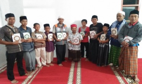 Rumah Zakat memilih Cibugel karena banyak TPQ yang tak mempunya inventaris Quran