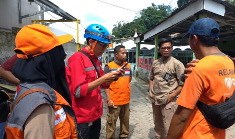 Rumah Zakat mendirikan dapur umum untuk korban puting beliung di Bogor.