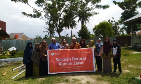 Rumah Zakat mendirikan sekolah darurat di beberapa lokasi di Kota Palu dan Kabupaten Sigi.