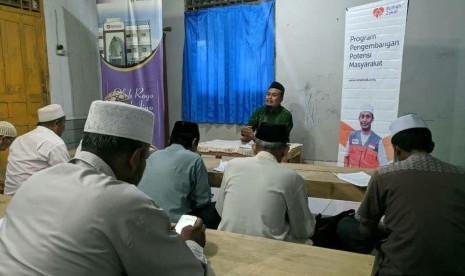 Rumah Zakat mengadakan pelatihan perawatan jenazah di Desa Gedong, Kecamatan Banyubiru, Kabupaten Semarang.