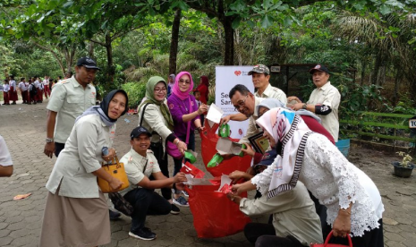 Rumah Zakat menggelar Bakti Sosial di SD Juara Pekanbaru,Riau.