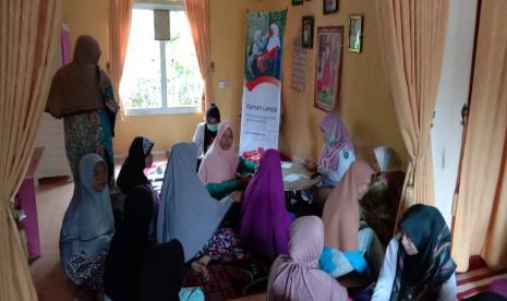 Rumah Zakat menggelar kembalu posyandu lansia yang sempat terhentk akibat pandemi Covid-19.