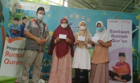 Rumah Zakat mensupport program di Rumah Quran Tazkia, serta memberikan bantuan untuk para guru.