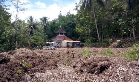 Rumah Zakat menyalurkan bantuan pembangunan masjid di Dusun Cikalan RT.57 RW.25 Desa Bandarharjo, Kec. Kalibawang, Kab. Kulonprogo