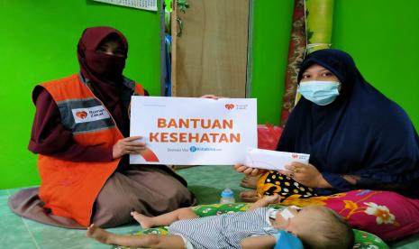 Rumah Zakat menyalurkan bantuan sebesar Rp 15.021.918 untuk jalani pengobatan Fadhlan