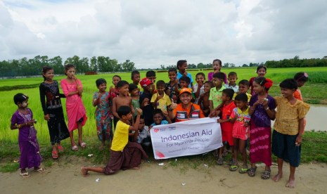 Rumah Zakat menyalurkan daging kurban olahan ke Muslim Rohingya di Sittwe, Mynamar.