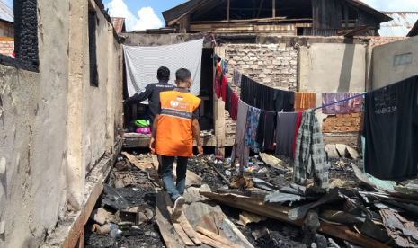 Rumah Zakat menyalurkan Superqurban membantu korban kebakaran Kertapati, Palembang.