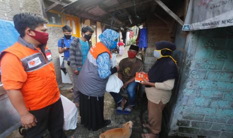 Rumah Zakat menyalurkan total paket Berbagi Buka Puasa di Kota Bandung per 7 Mei 2020 adalah 3.124 paket.