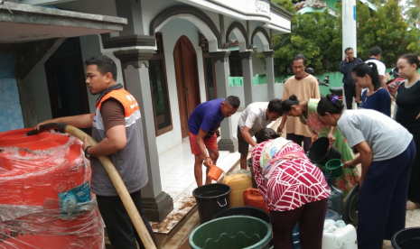 Rumah Zakat merespons bencana kekeringan dengan mengirimkan bantuan air bersih untuk kehidupan warga Pandeglang.