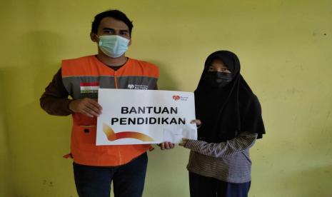 Rumah Zakat Palembang melalui Relawan Baturaja menyalurkan bantuanpendidikan dan 800 paket sembako, Jumat (17/12) di 8 Kelurahan di Kabupaten Ogan Komering Ulu. Adapun ke-8 Kelurahan tersebut diantaranya Sukajadi, Batu Kuning, Talang Jawa, Pusar, Air Gading,Laya, Saung Naga, dan Tanjung Agung.