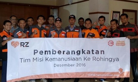 Rumah Zakat (RZ) memberangkatkan tim misi kemanusiaan untuk Rohingya, Rabu (21/12)