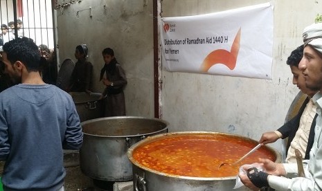 Rumah Zakat salurkan 2.000 paket makanan untuk Yaman.